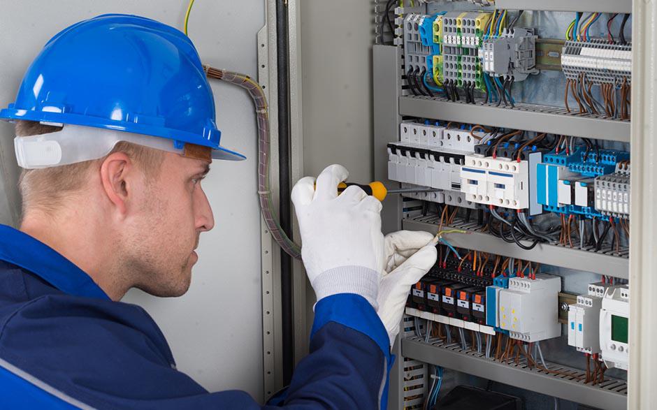 taux horaire électricien Luzarches
